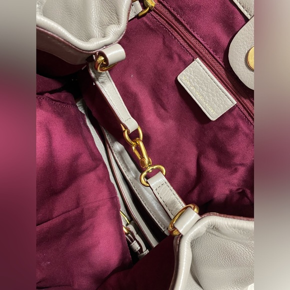 Marc by Marc Jacobs Solid Leather Shoulder Bag in Cement color, Very Good - Picture 6 of 12